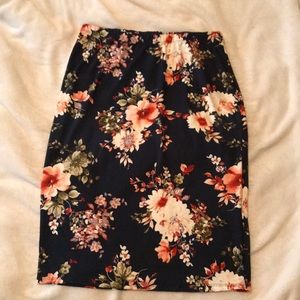 Unique Vintage floral pencil skirt. Size 1X
